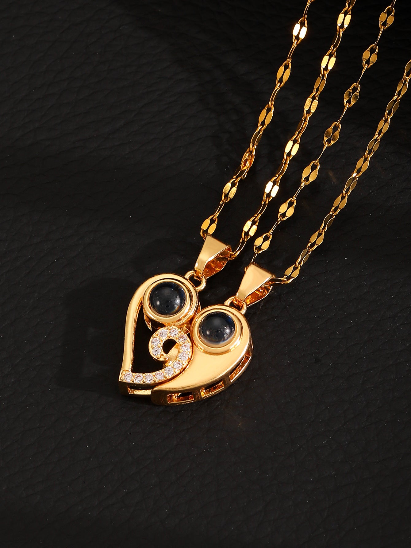 Diamond studded heart-shaped projection necklace in 100 languages. I love you, heart-shaped pendant, couple necklace